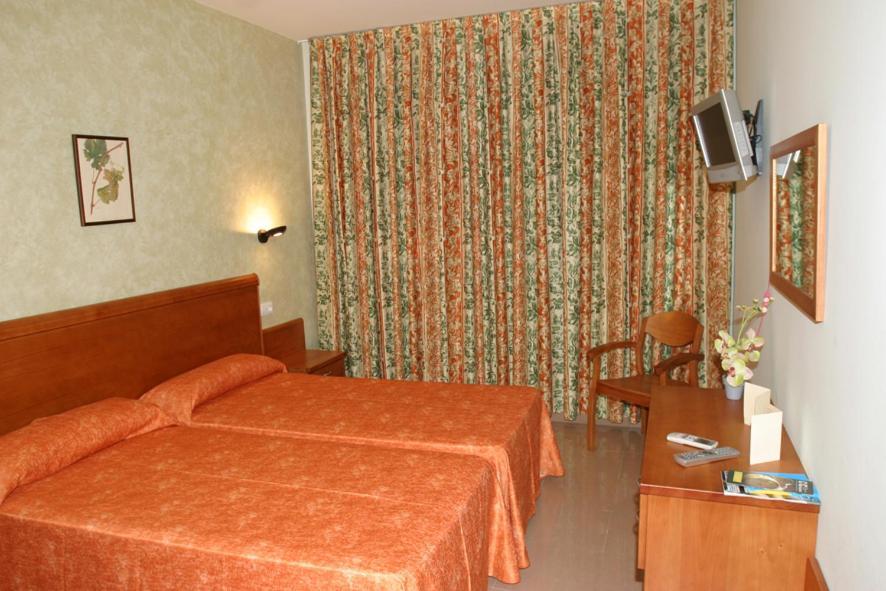 Hotel Fonda Neus Sant Sadurni d'Anoia Exterior foto