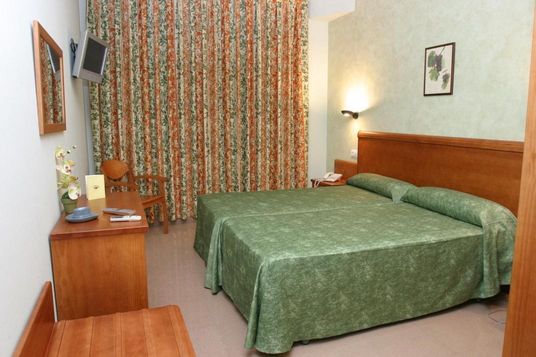 Hotel Fonda Neus Sant Sadurni d'Anoia Exterior foto
